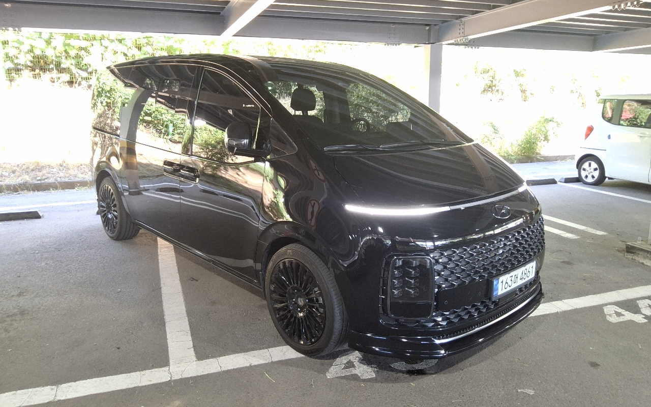 HYUNDAI Staria 2.2 Diesel Lounge 9-Seater 4W