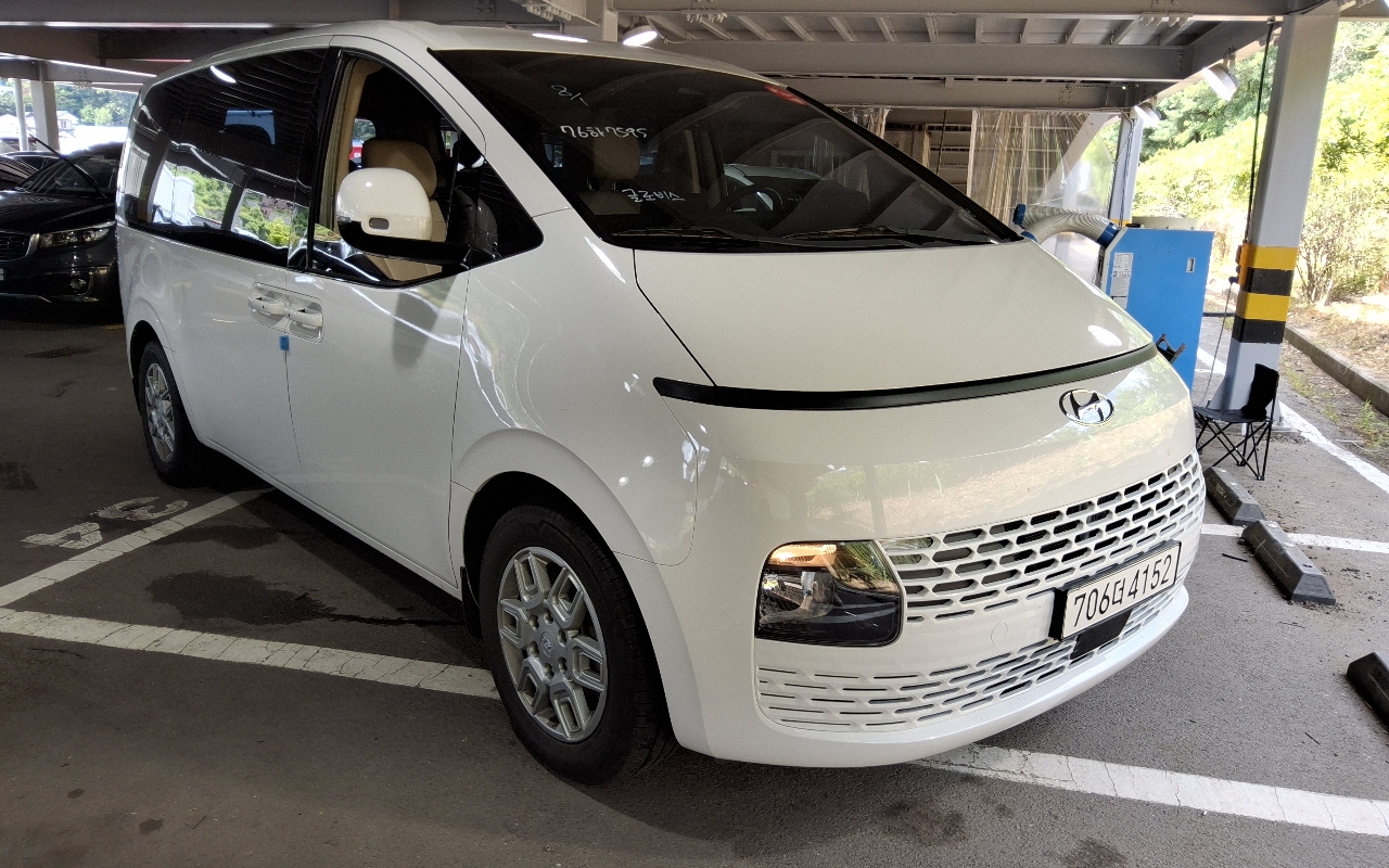 HYUNDAI Staria 2.2 Diesel Tourer 11-Seater 2W