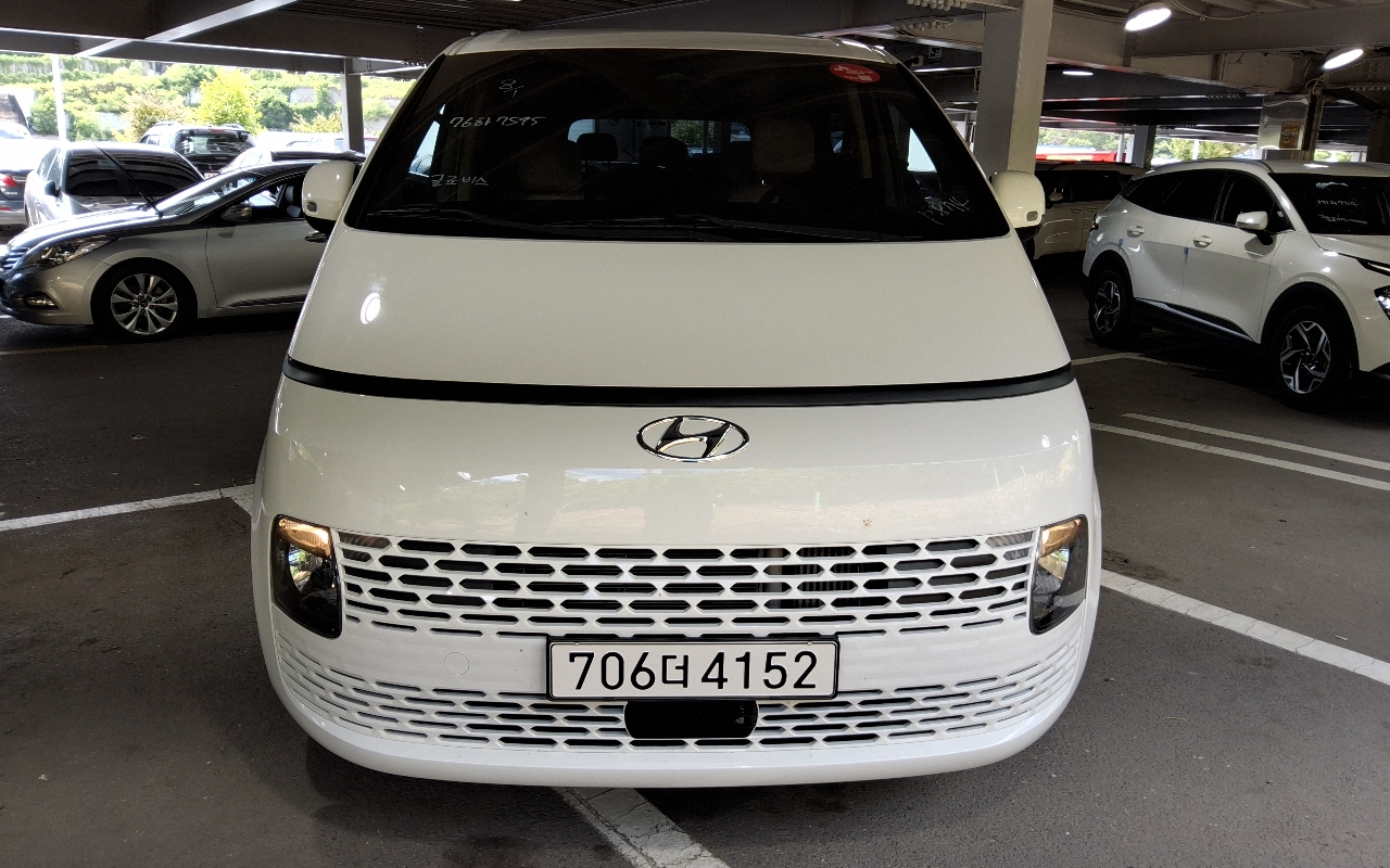 HYUNDAI Staria 2.2 Diesel Tourer 11-Seater 2W