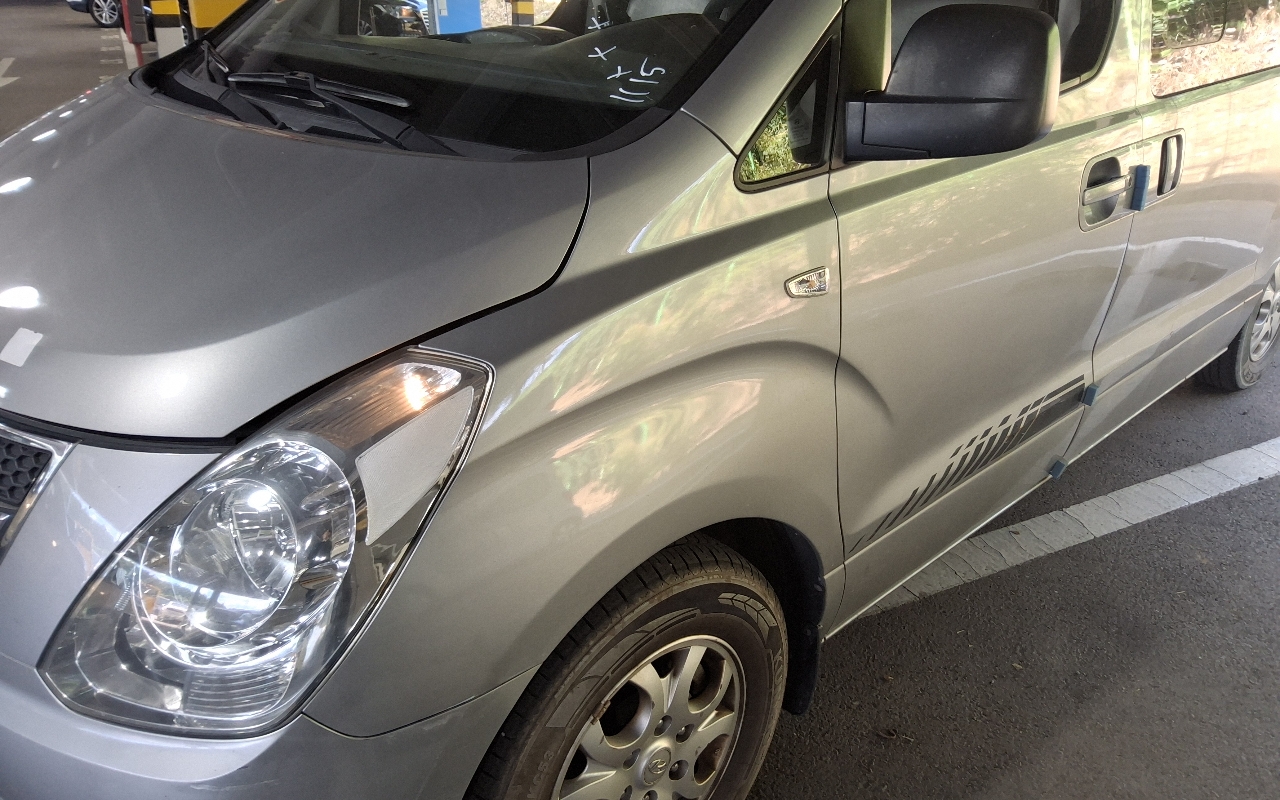 HYUNDAI Grand Starex 12-Seater Diesel