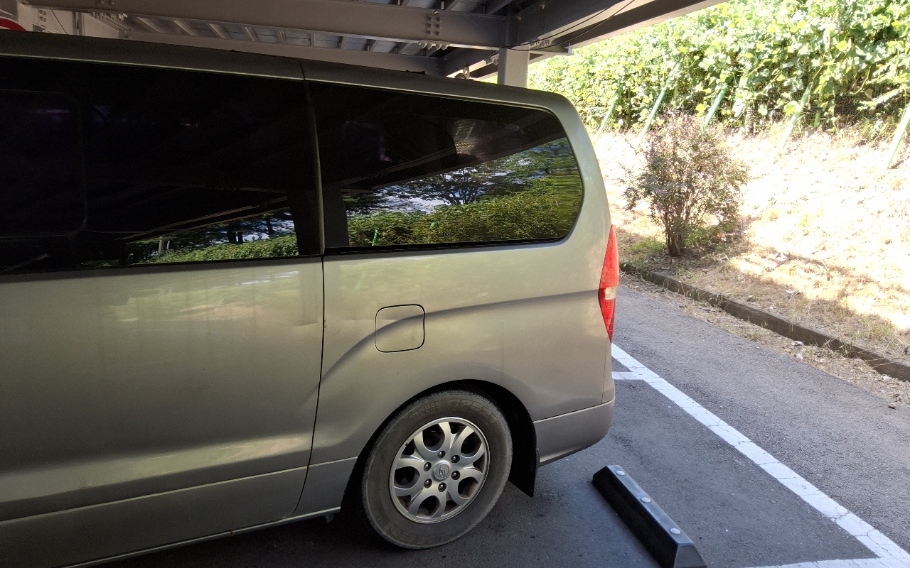 HYUNDAI Grand Starex 12-Seater Diesel