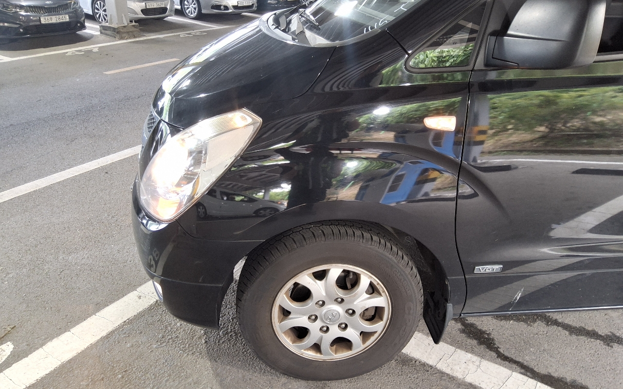 HYUNDAI Grand Starex 11-Seater Diesel