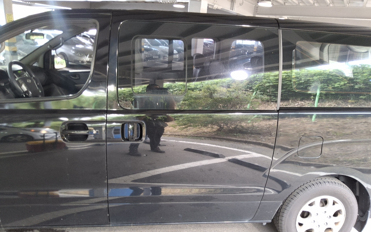 HYUNDAI Grand Starex 11-Seater Diesel