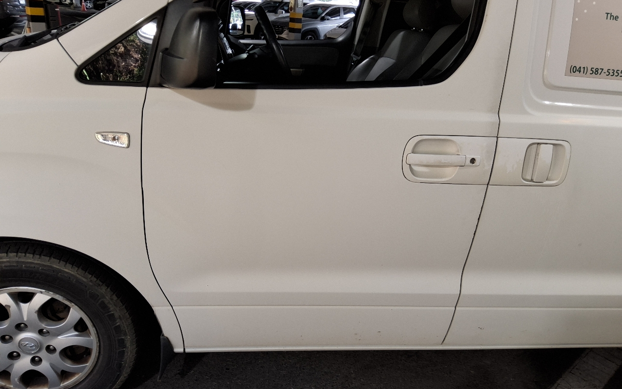 HYUNDAI Grand Starex 3-Seater Diesel Van