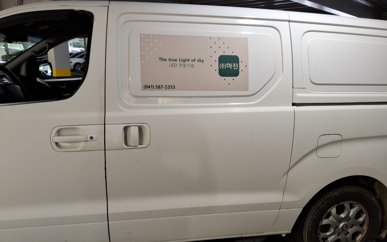 HYUNDAI Grand Starex 3-Seater Diesel Van