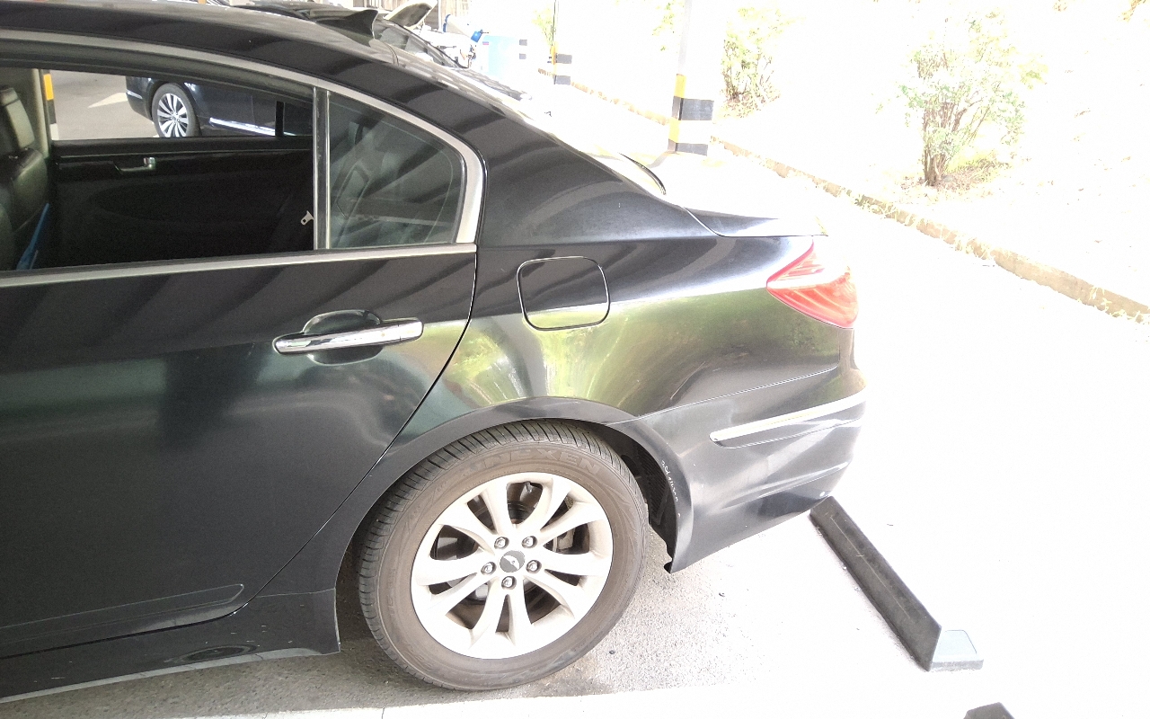 HYUNDAI Genesis BH 330