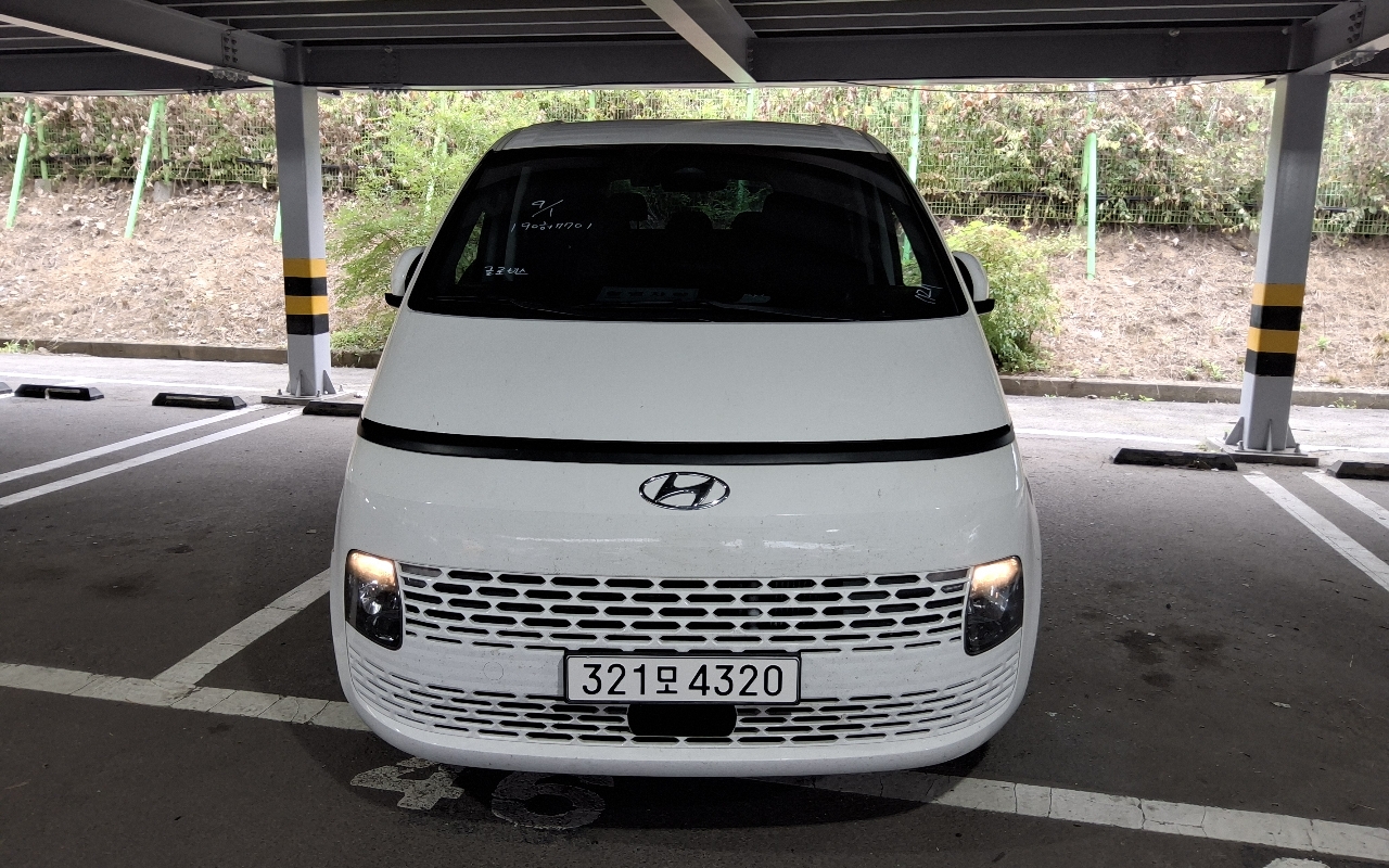 HYUNDAI Staria 2.2 Diesel Tourer 9-Seater 2W