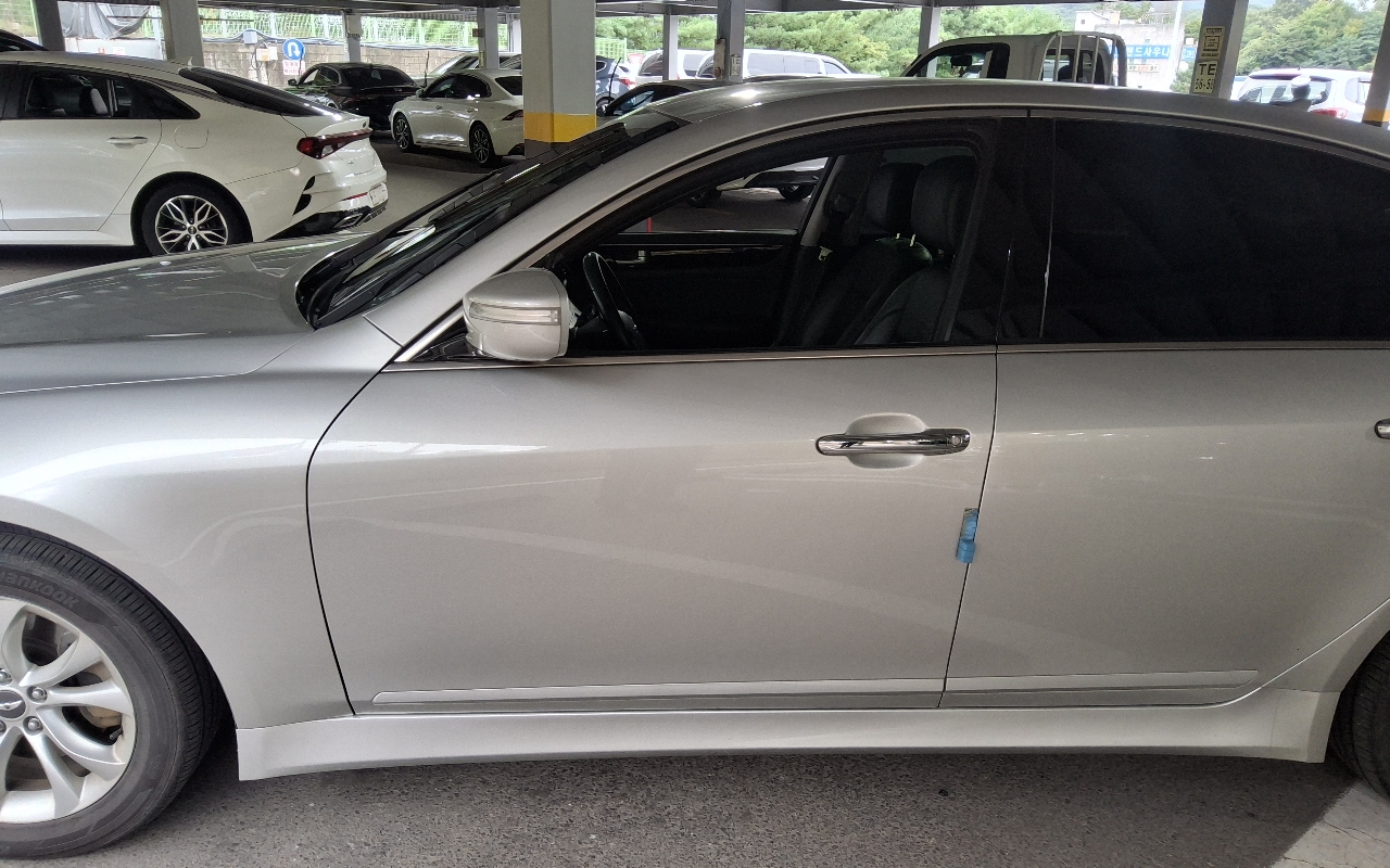 HYUNDAI Genesis BH 330