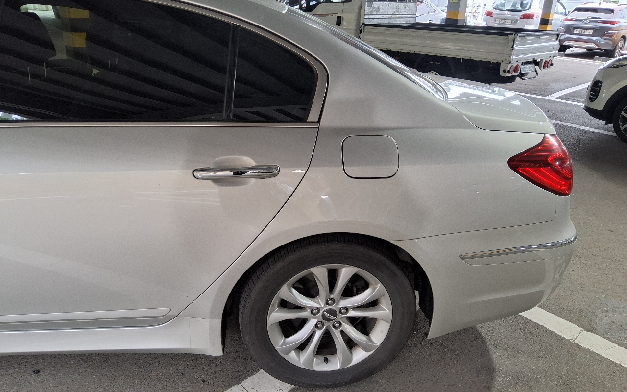 HYUNDAI Genesis BH 330