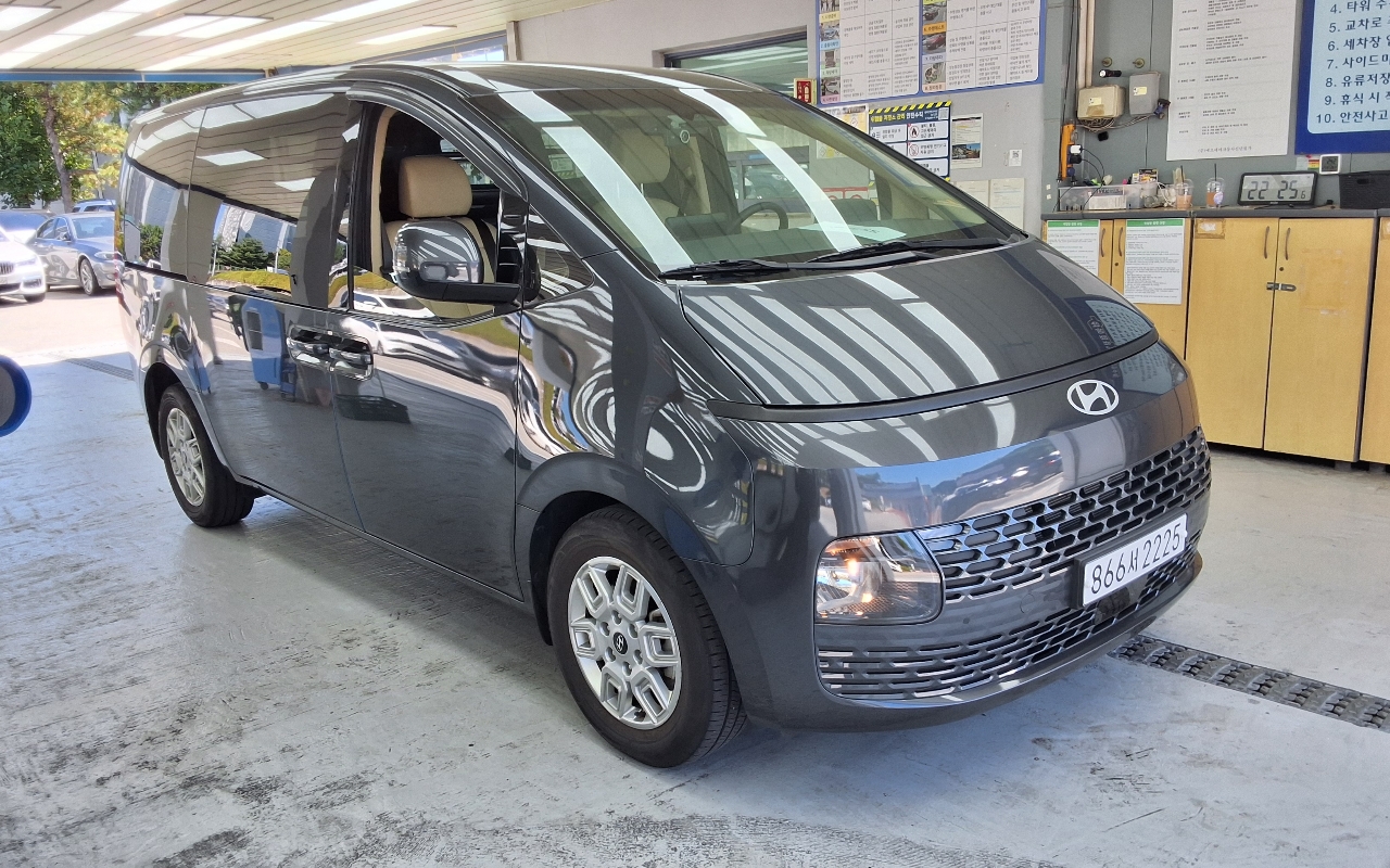 HYUNDAI Staria 3.5 LPG Cargo 3-Seater