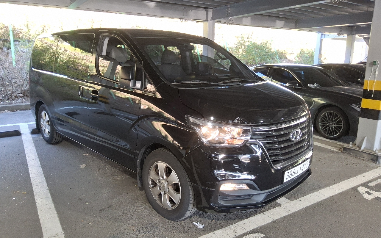 HYUNDAI The New Grand Starex 9-Seater Diesel HYUNDAI The New Grand Starex 9-Seater Diesel