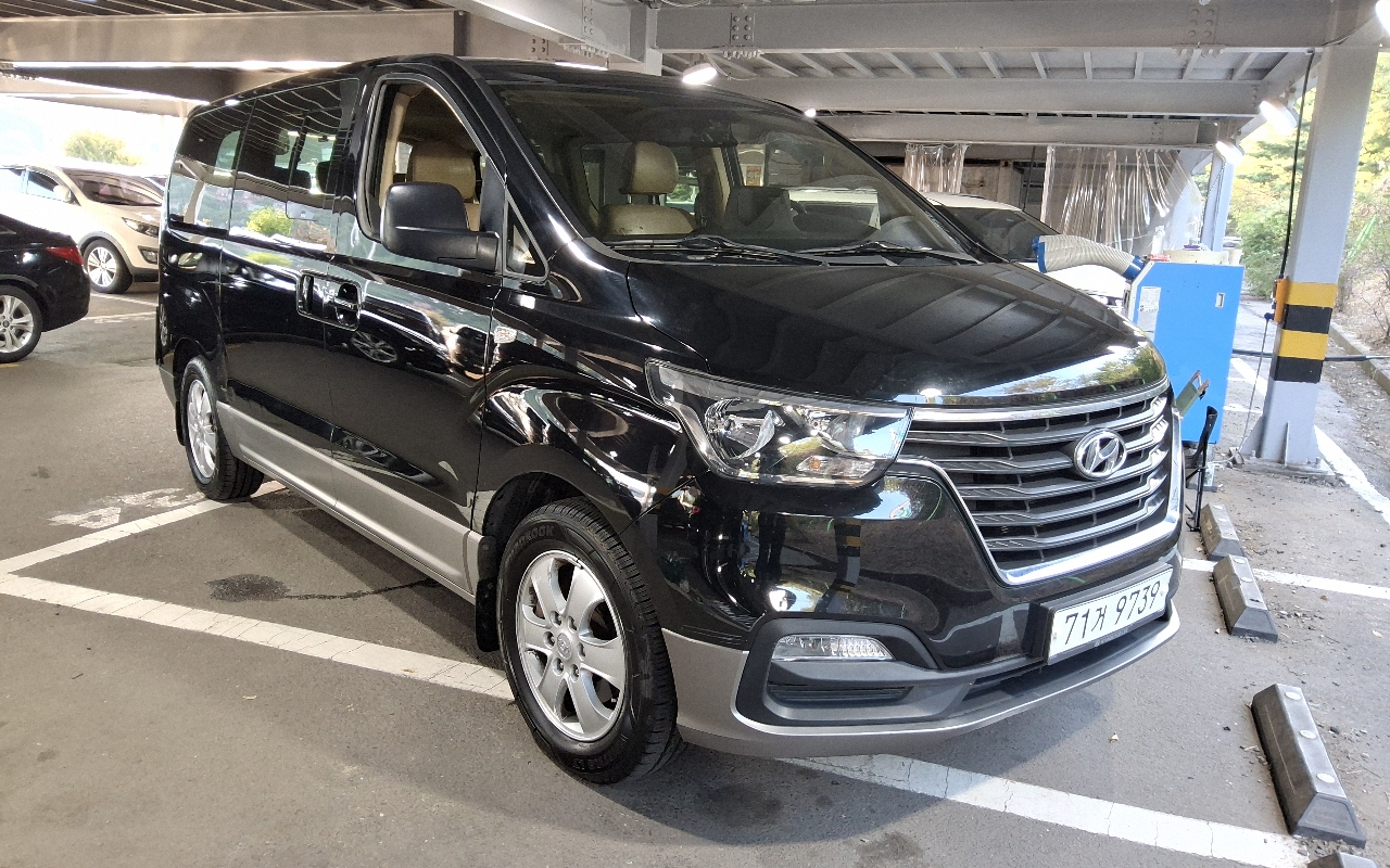 HYUNDAI The New Grand Starex 11-Seater Diesel