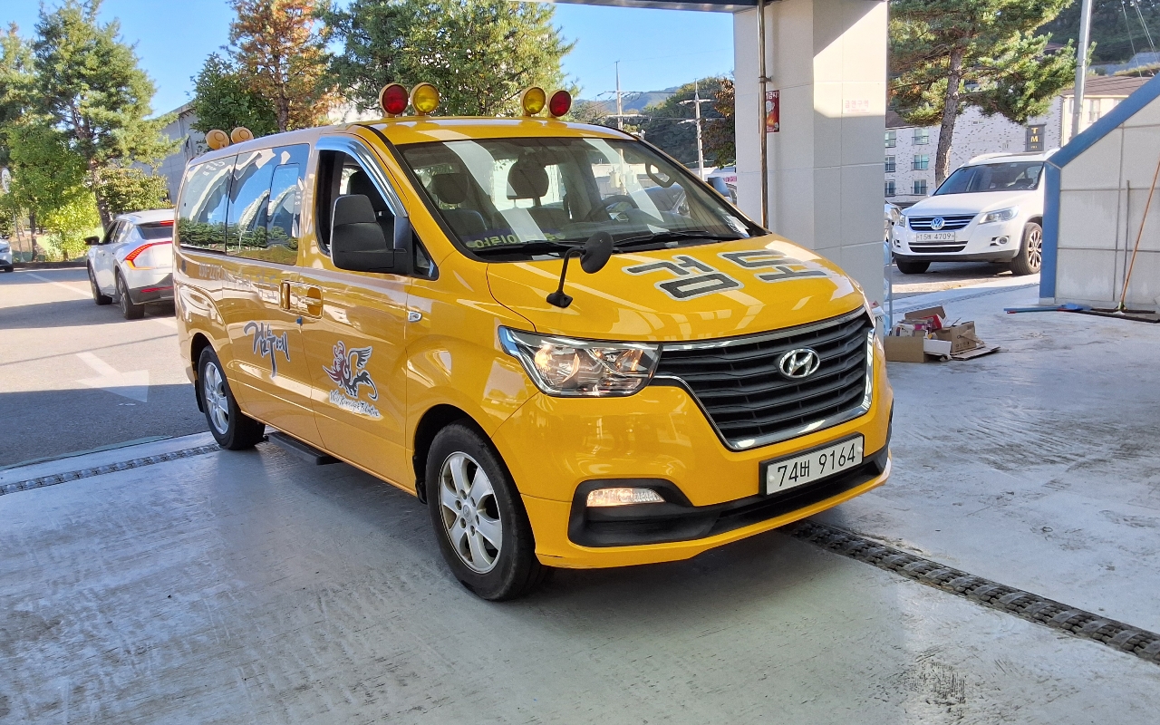 HYUNDAI The New Grand Starex Daycare Center Vehicle