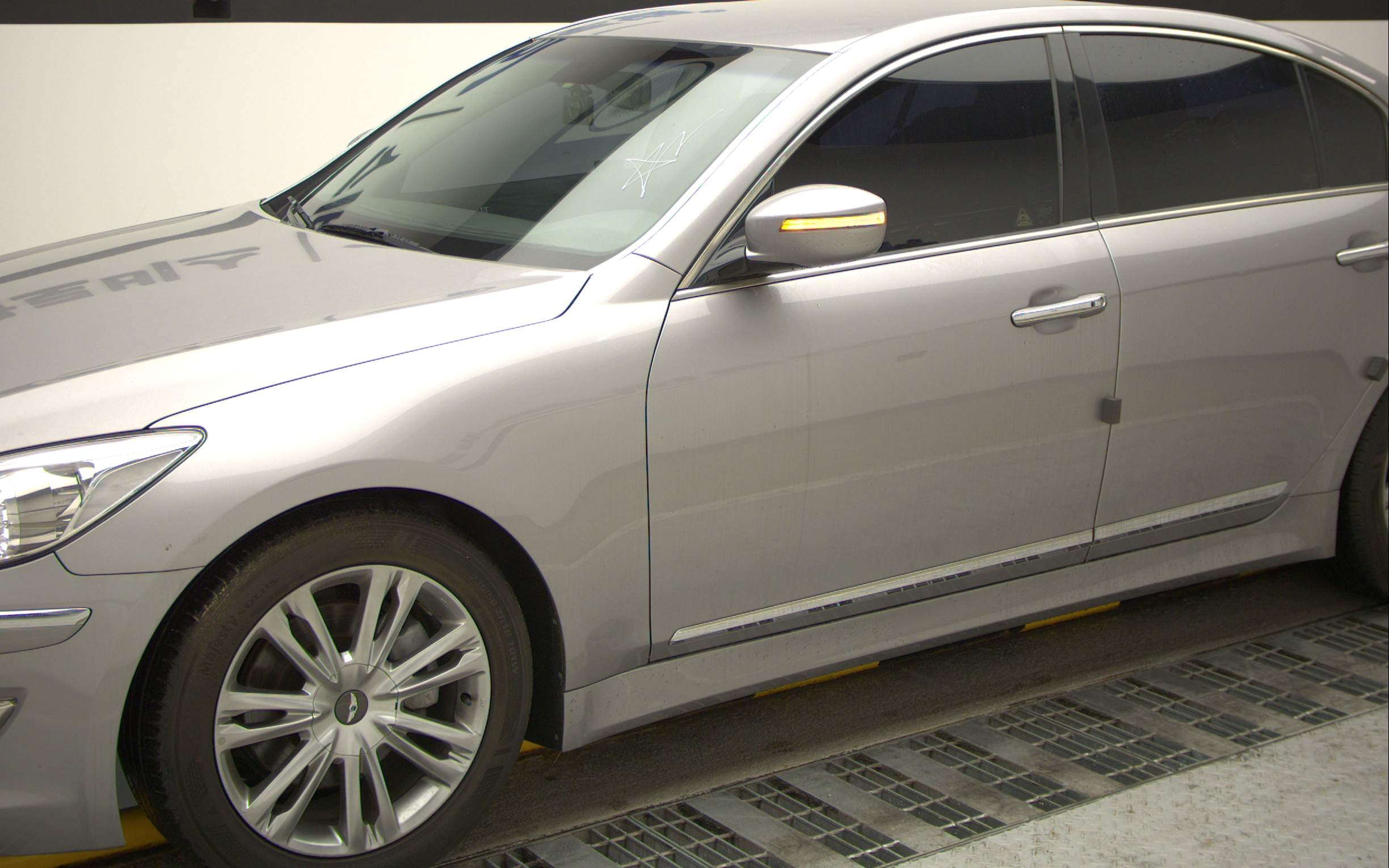 HYUNDAI Genesis BH 330