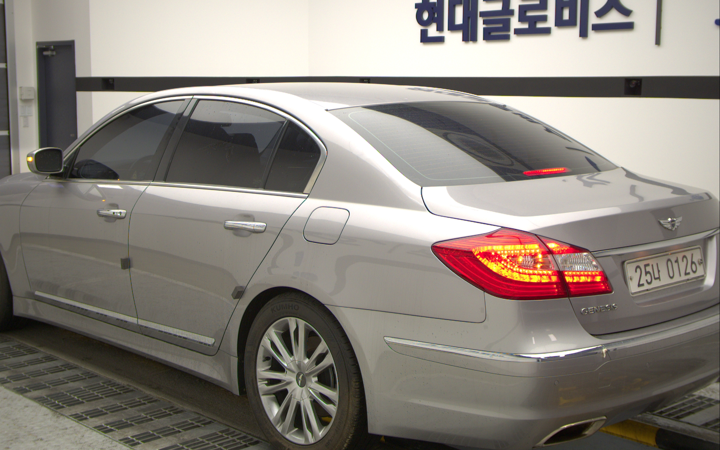 HYUNDAI Genesis BH 330