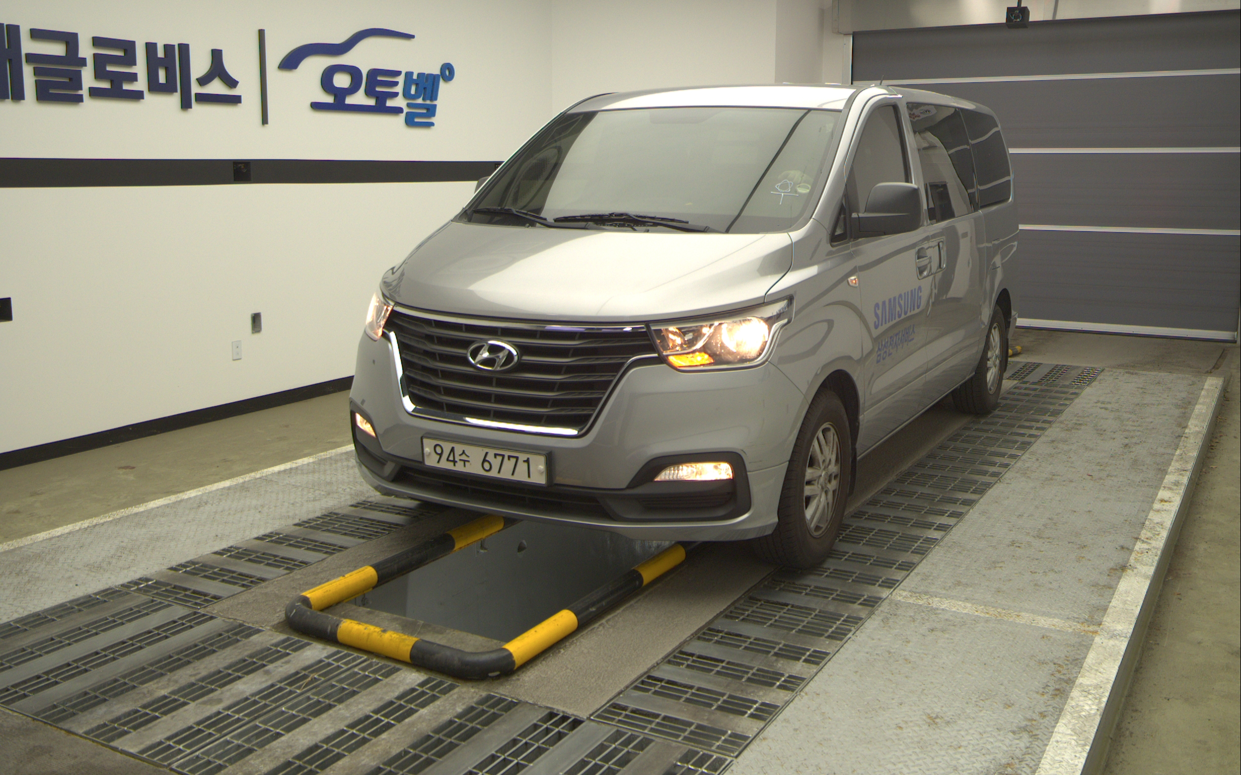 HYUNDAI The New Grand Starex 3-Seater Diesel Van