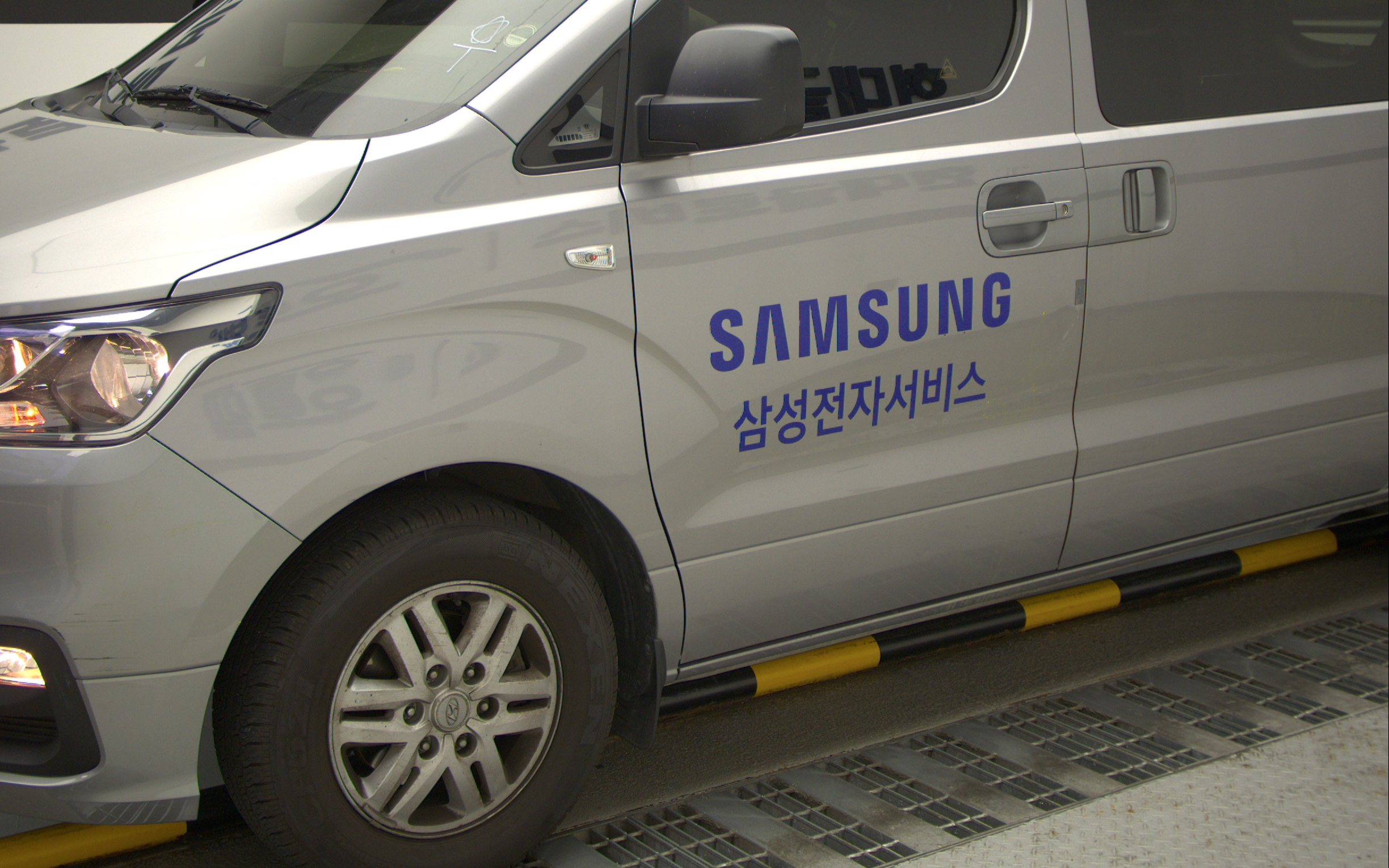 HYUNDAI The New Grand Starex 3-Seater Diesel Van
