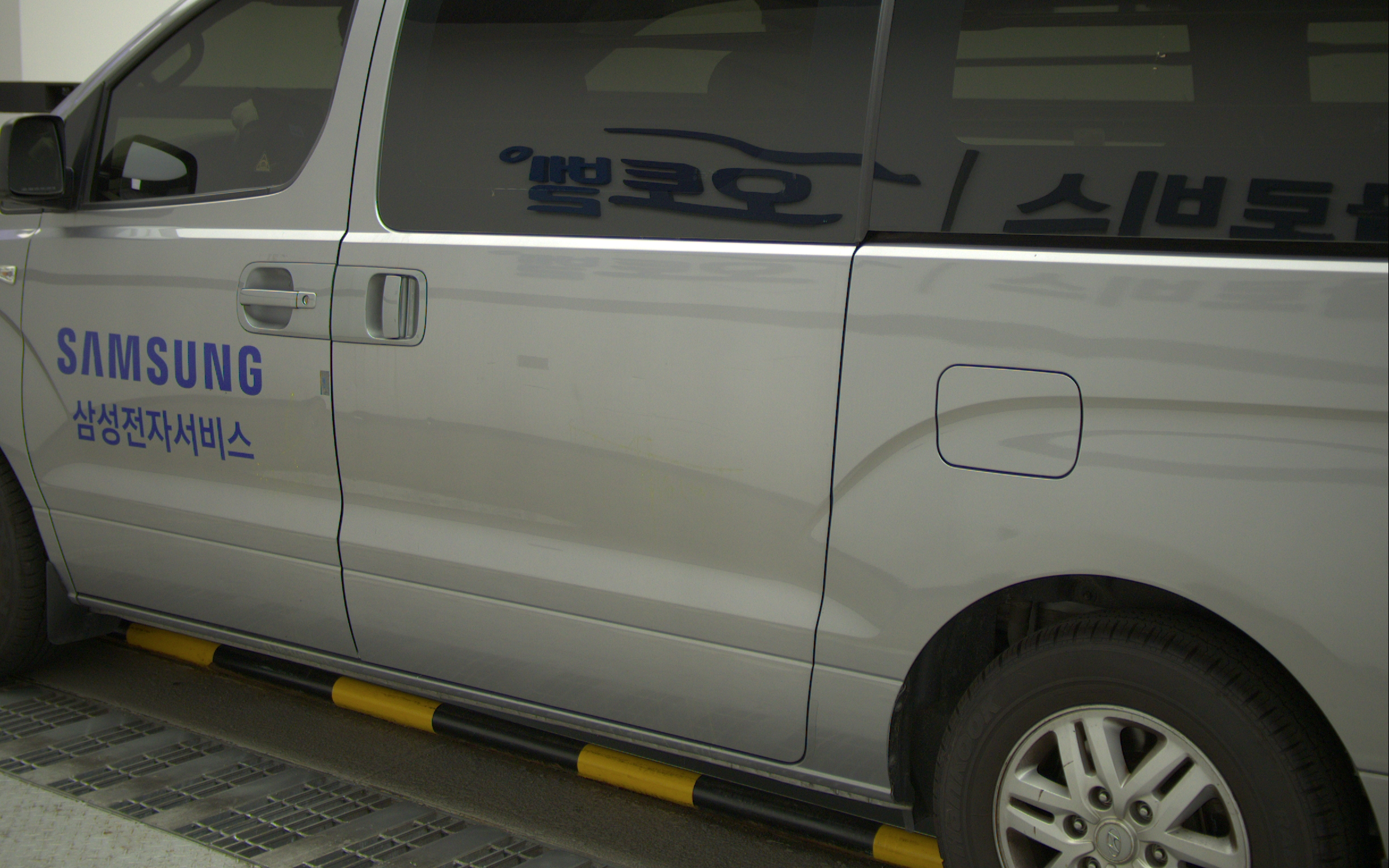 HYUNDAI The New Grand Starex 3-Seater Diesel Van