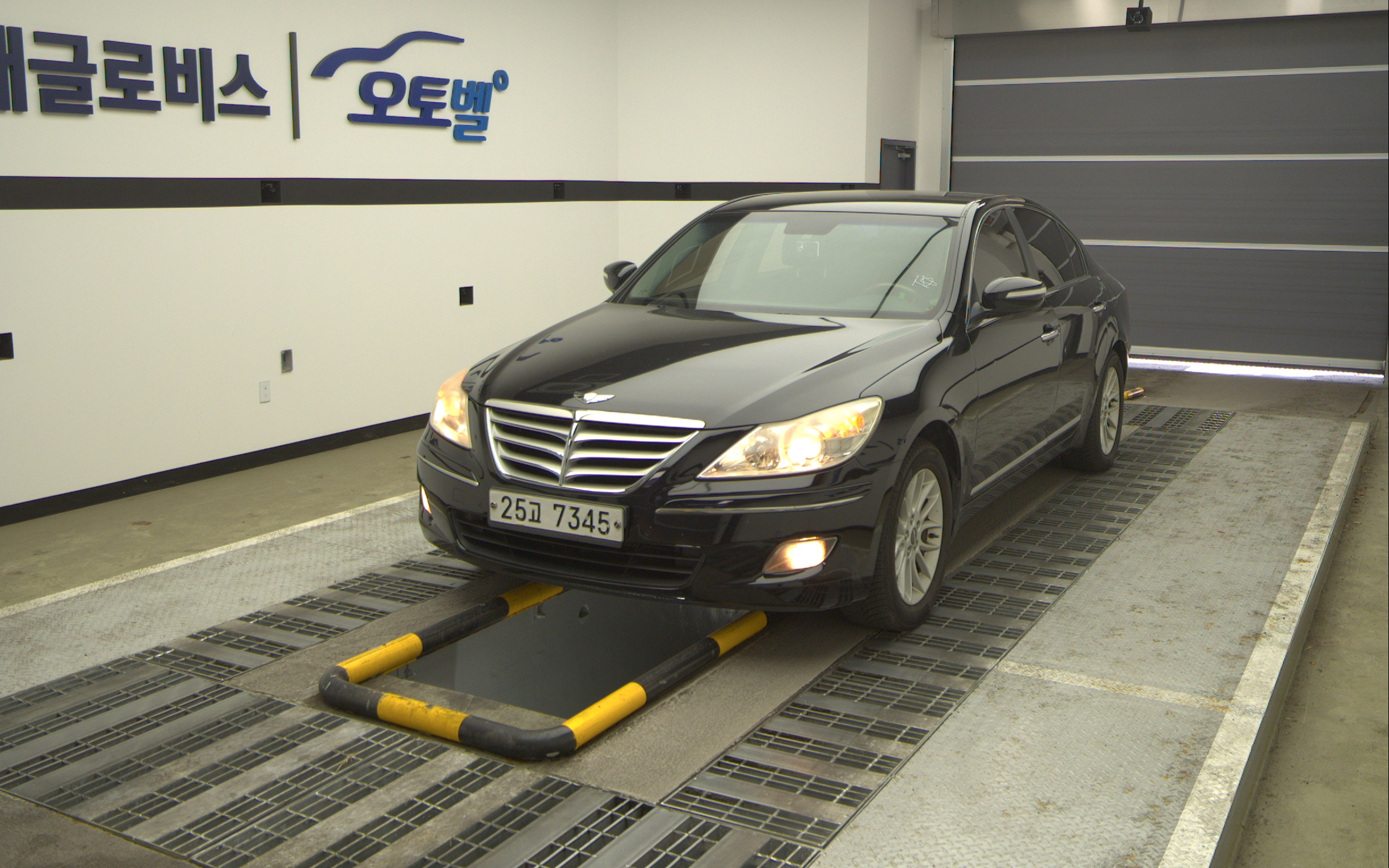 HYUNDAI Genesis BH 330