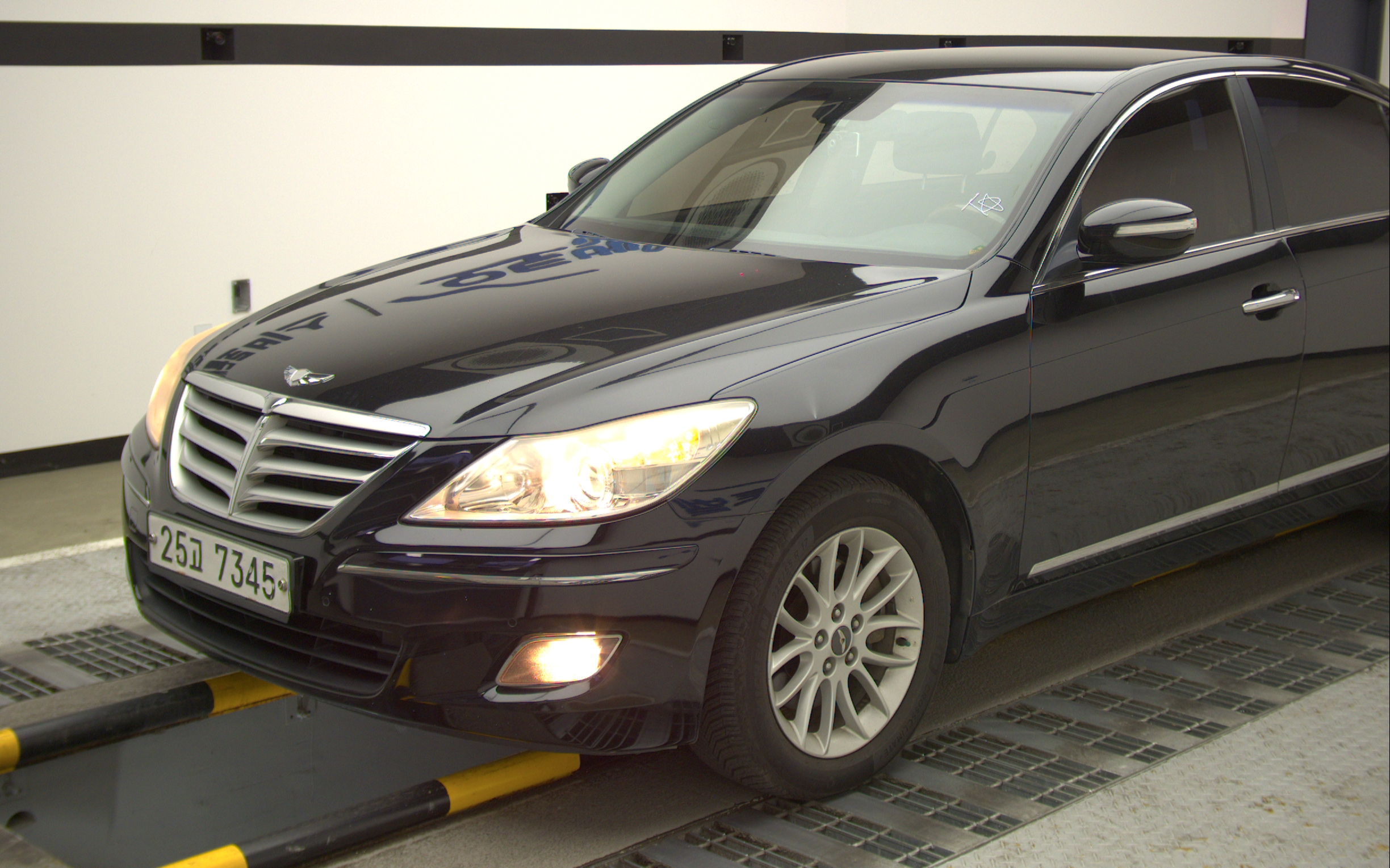 HYUNDAI Genesis BH 330