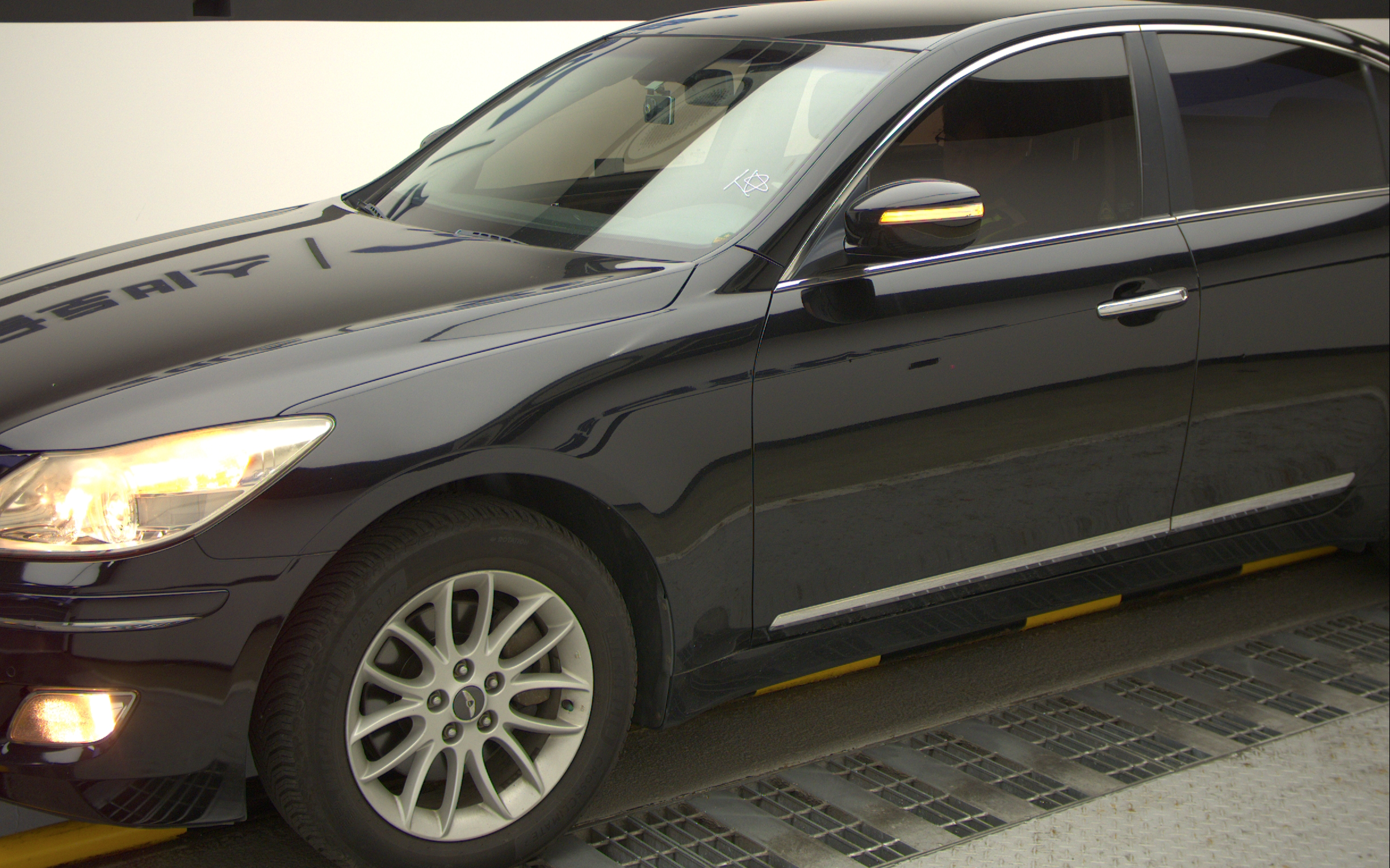 HYUNDAI Genesis BH 330