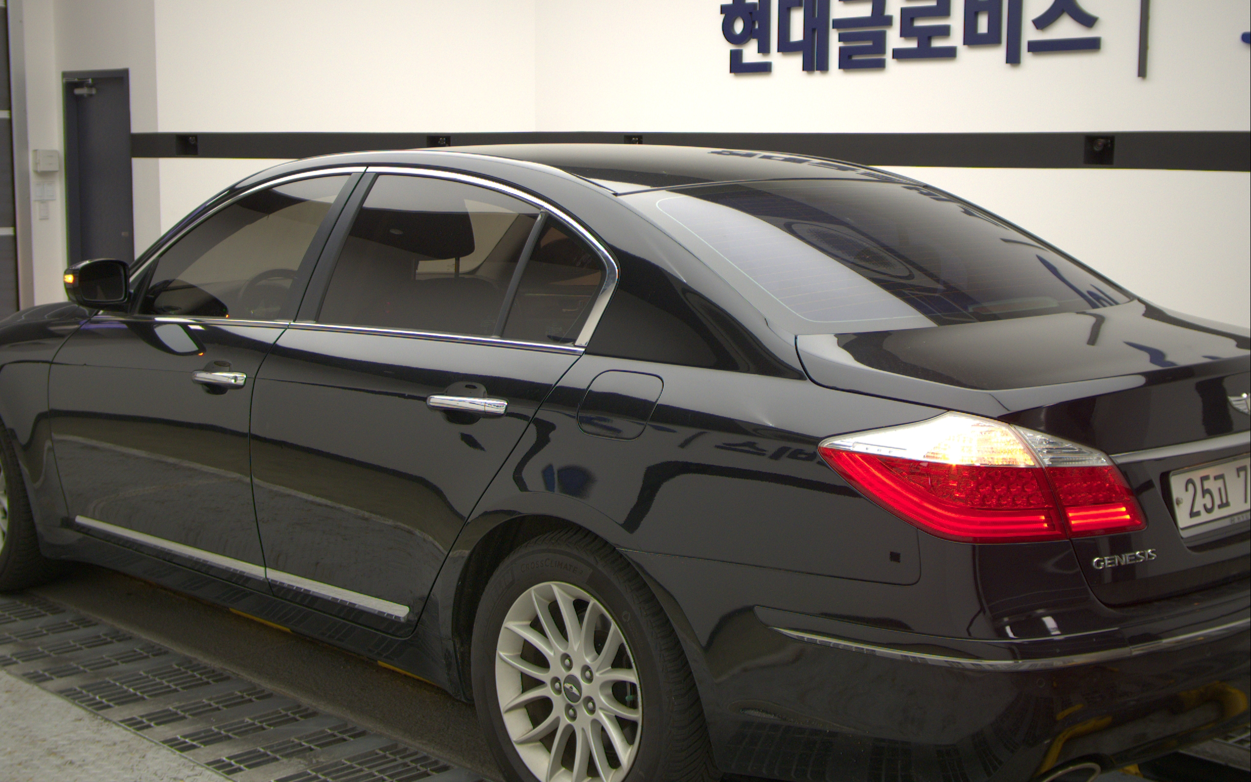 HYUNDAI Genesis BH 330