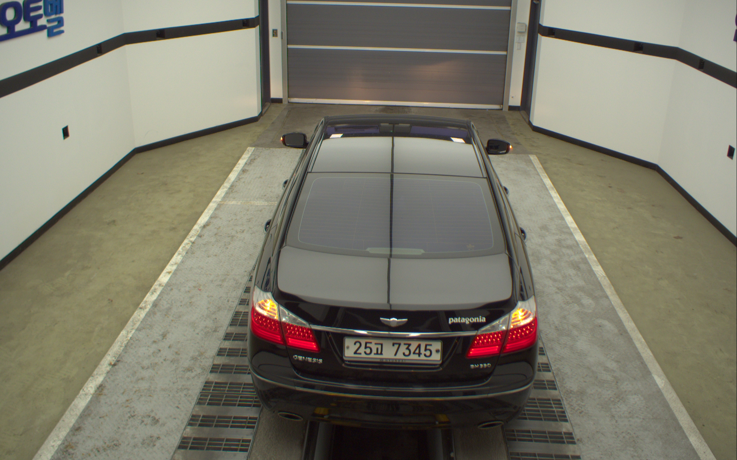 HYUNDAI Genesis BH 330