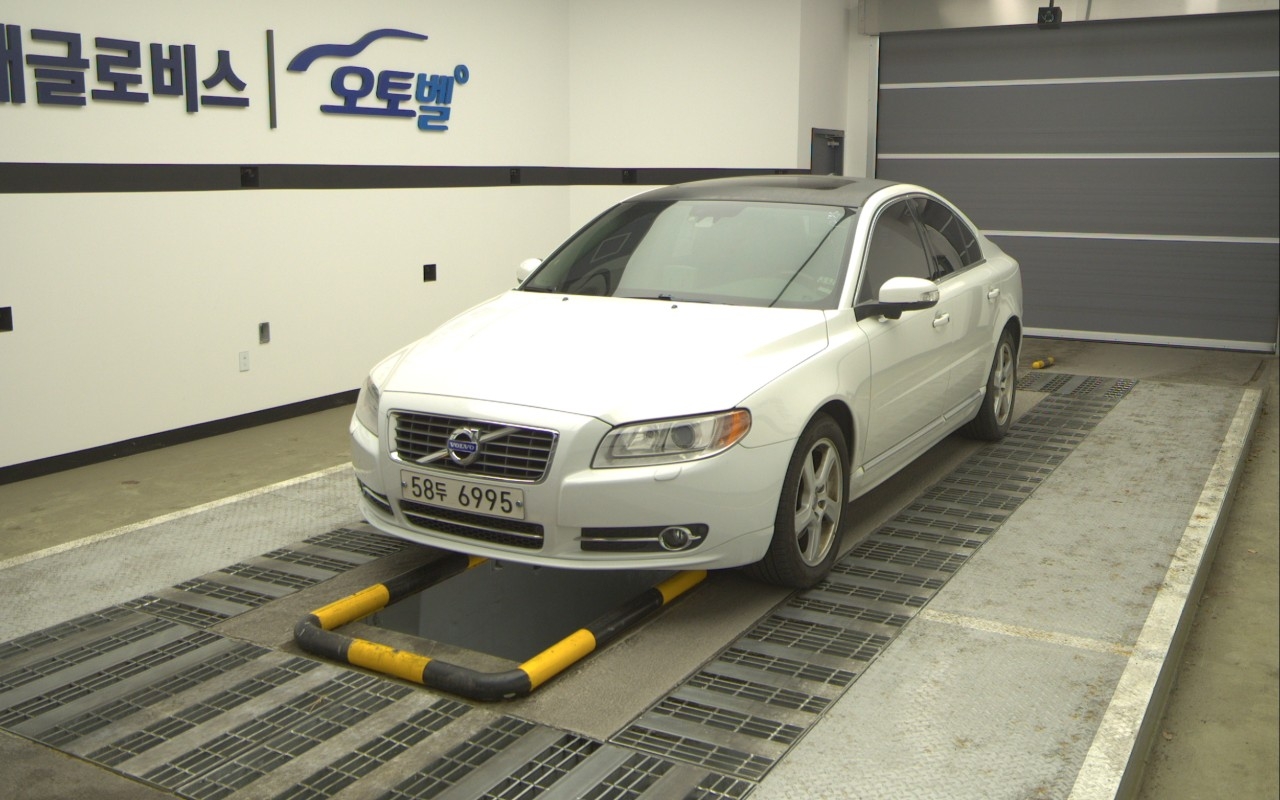 VOLVO S80 (2nd Generation) D5
