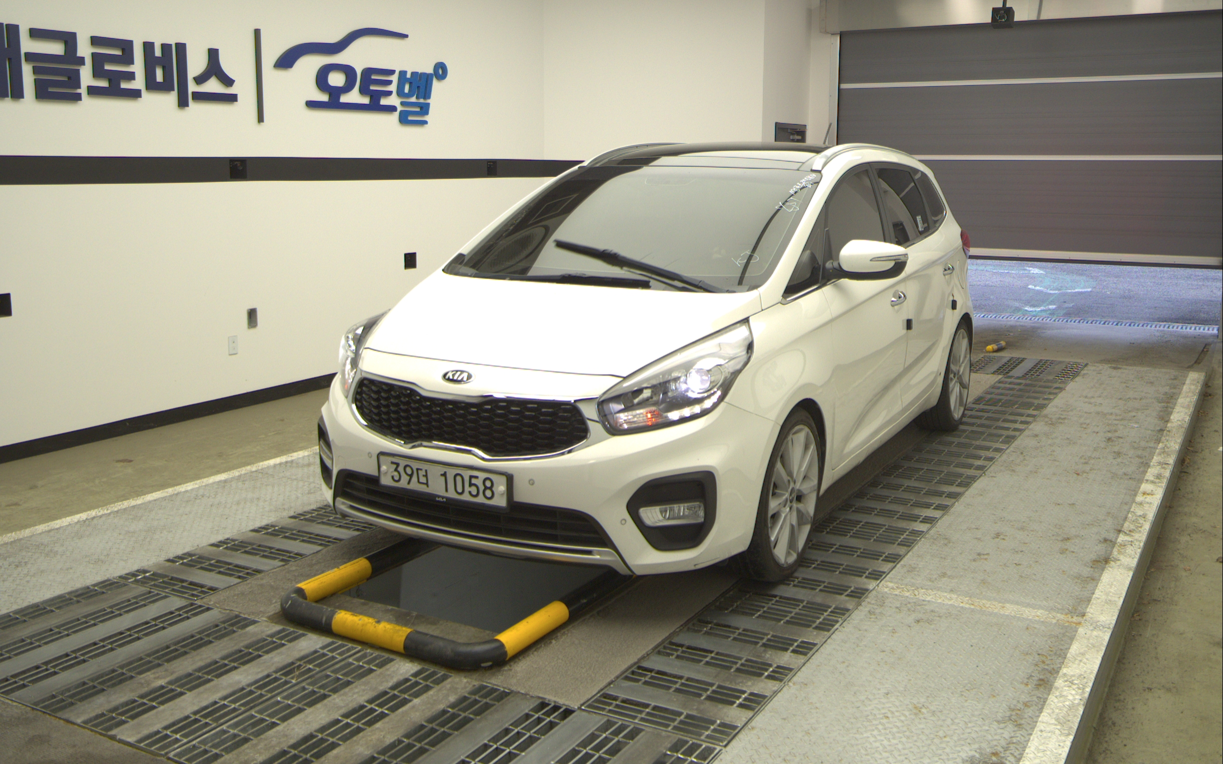 KIA The New Carens 2.0 LPi 7-Seater KIA The New Carens 2.0 LPi 7-Seater