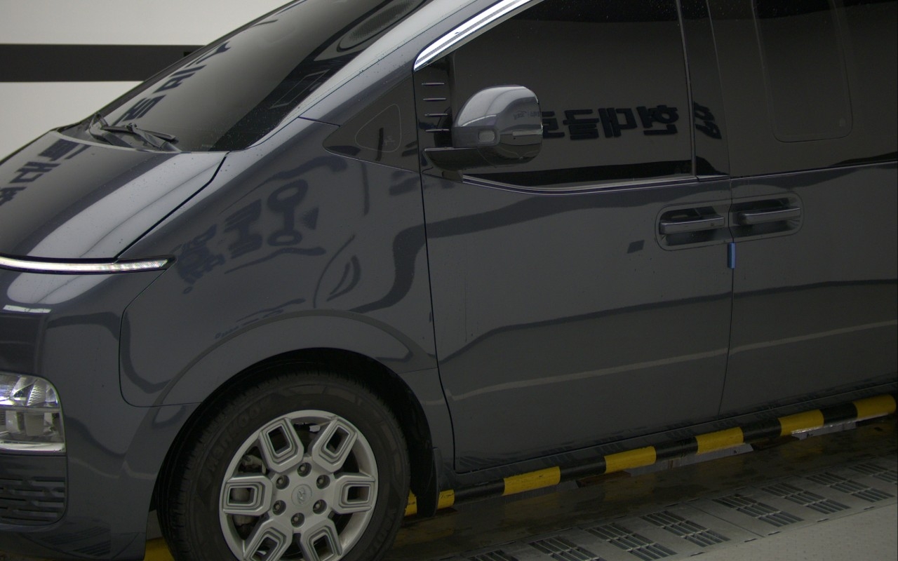 HYUNDAI Staria 3.5 LPG Cargo 5-Seater