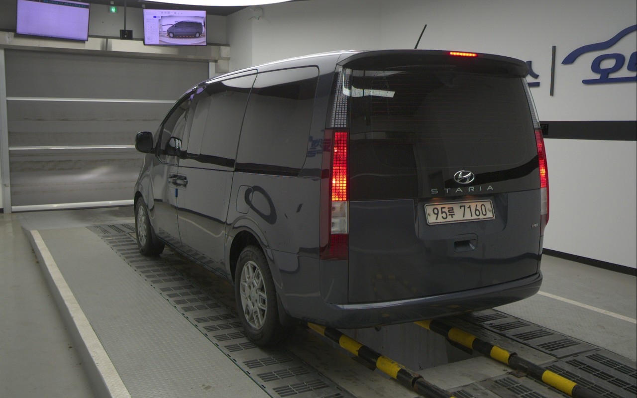 HYUNDAI Staria 3.5 LPG Cargo 5-Seater