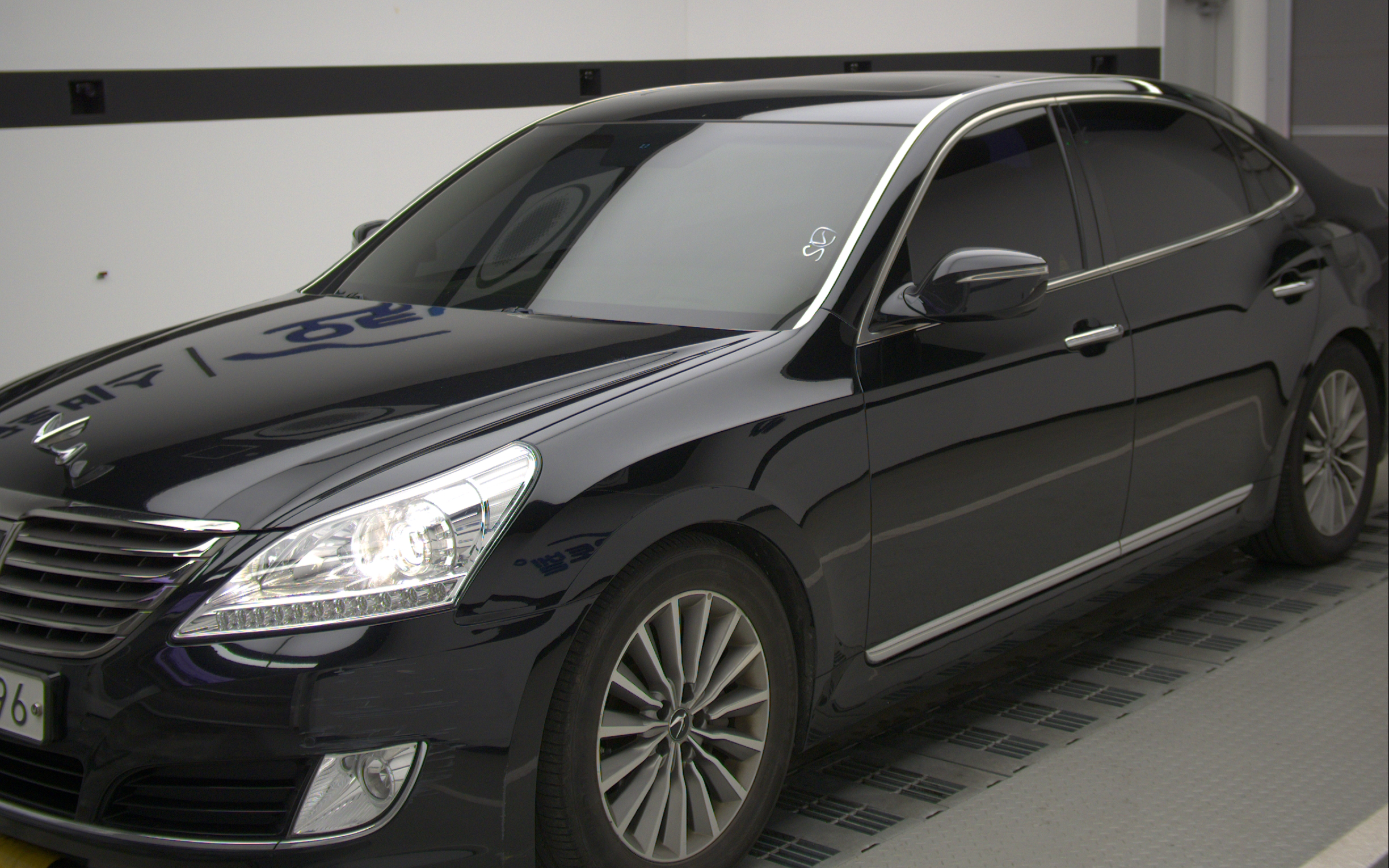 HYUNDAI Ecuus (New Model) VS380