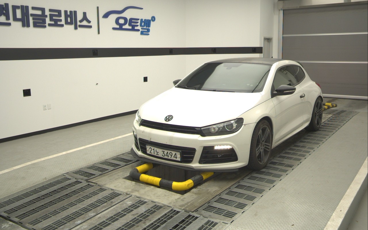VOLKSWAGEN Scirocco (3rd Generation) 2.0 TDI VOLKSWAGEN Scirocco (3rd Generation) 2.0 TDI
