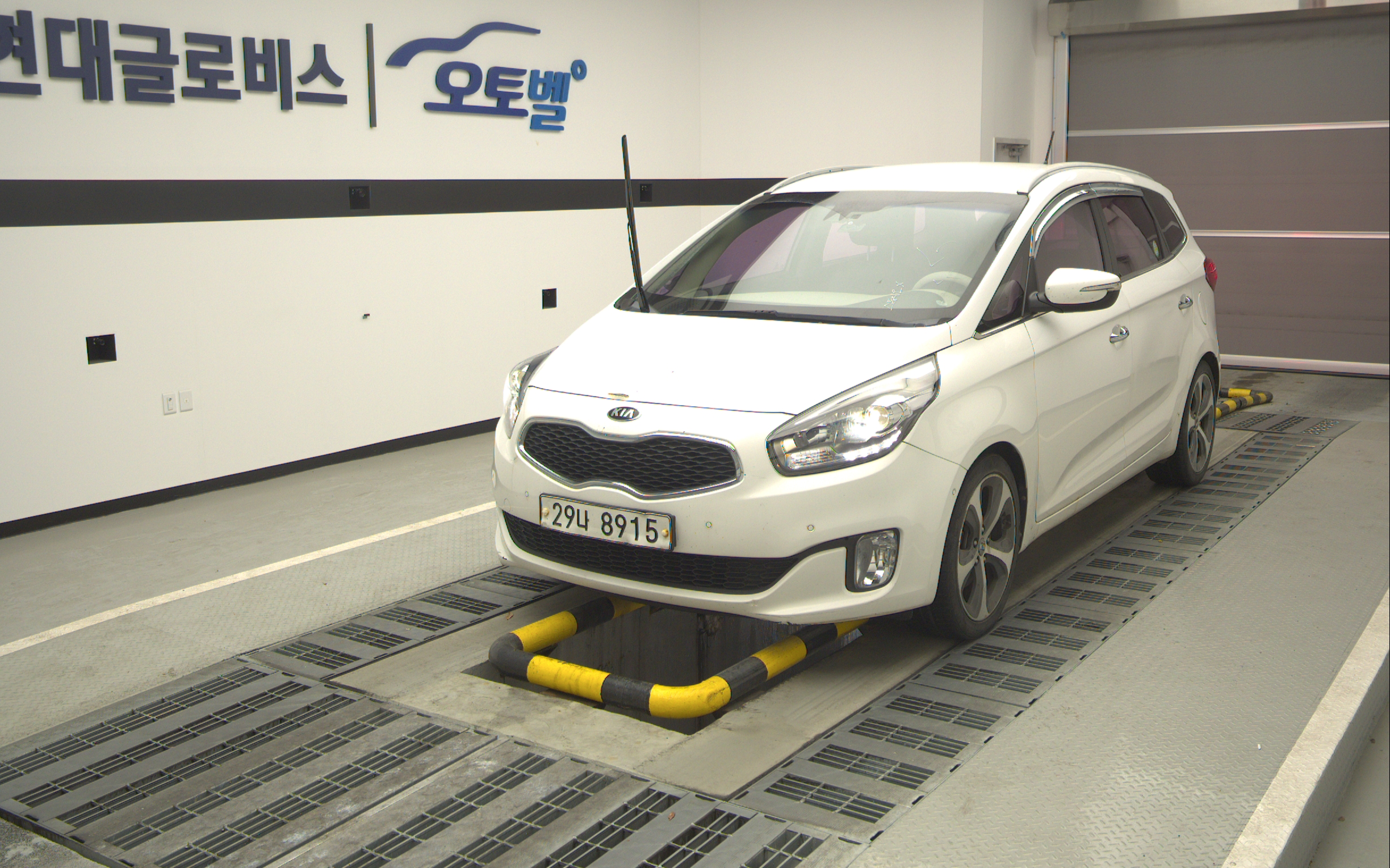 KIA All New Carens 1.7 VGT Diesel KIA All New Carens 1.7 VGT Diesel