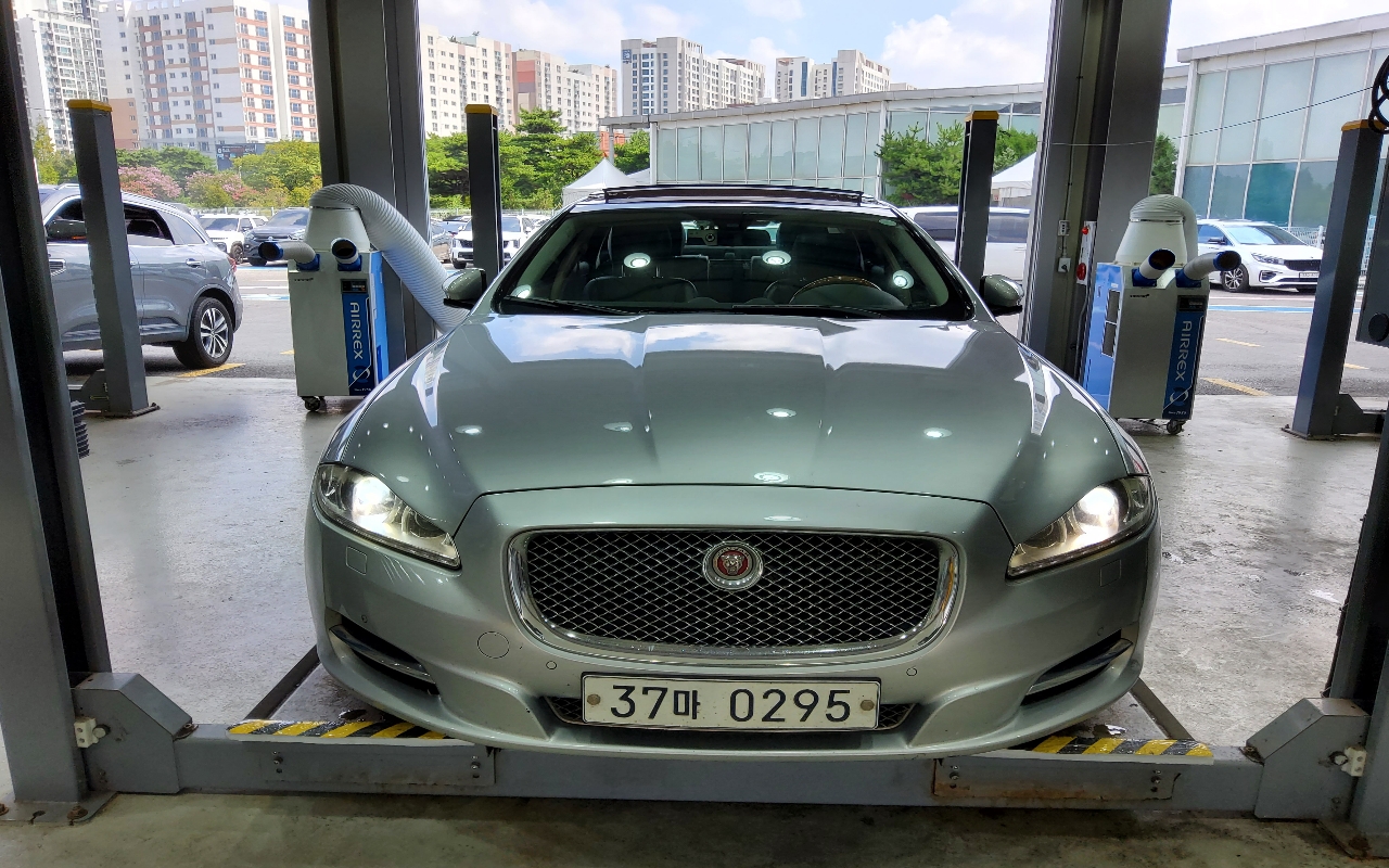 JAGUAR XJ (8th Generation) 3.0D LWB