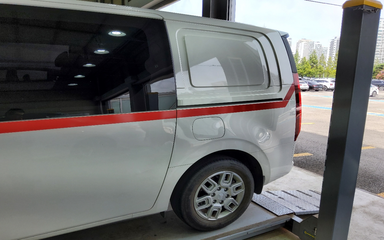 HYUNDAI Staria 2.2 Diesel Cargo 5-Seater