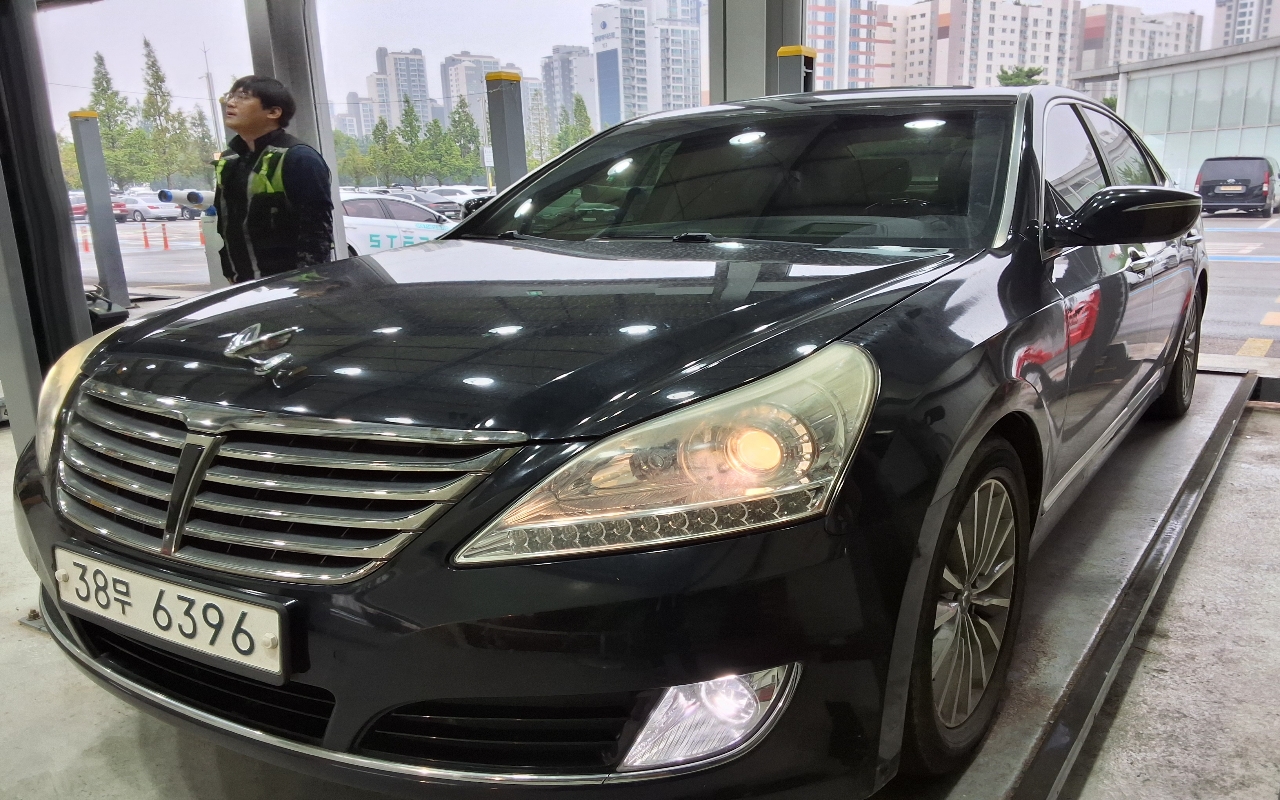 HYUNDAI Ecuus (New Model) VS380