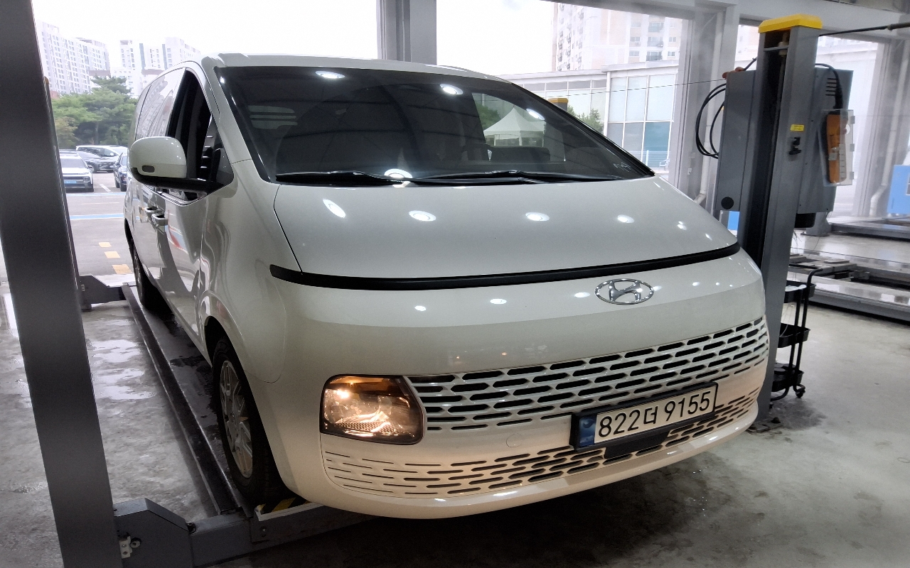HYUNDAI Staria 3.5 LPG Cargo 5-Seater