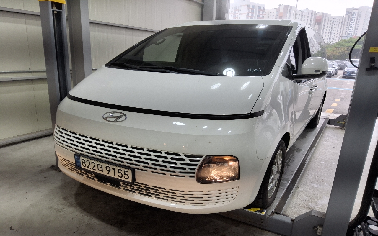 HYUNDAI Staria 3.5 LPG Cargo 5-Seater