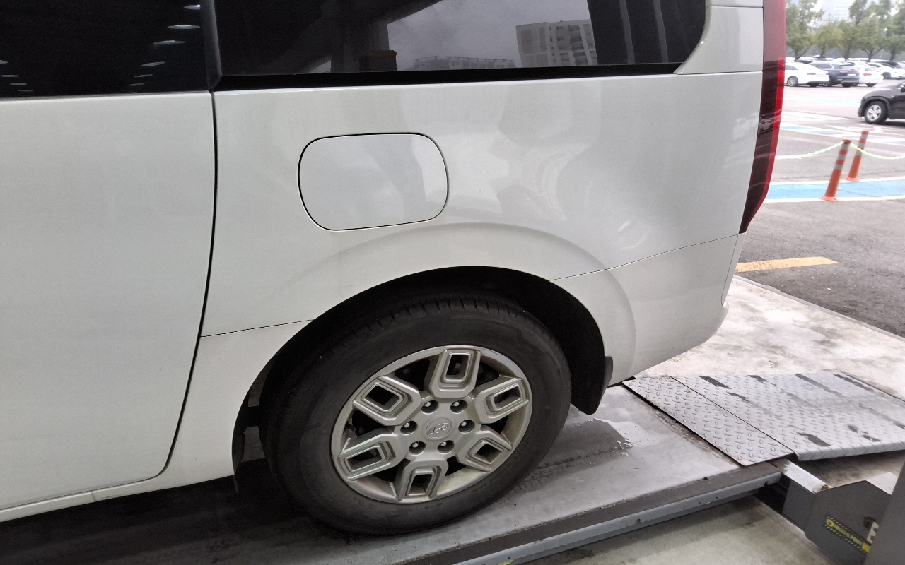 HYUNDAI Staria 3.5 LPG Cargo 5-Seater