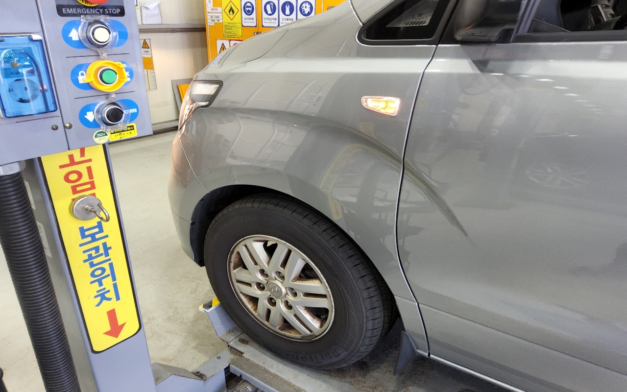 HYUNDAI The New Grand Starex 3-Seater Diesel Van