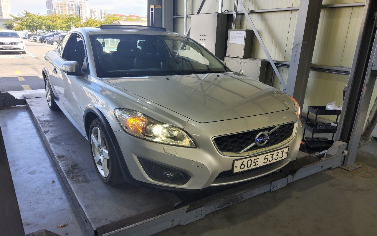 VOLVO C30 (1st Generation F/L) D4