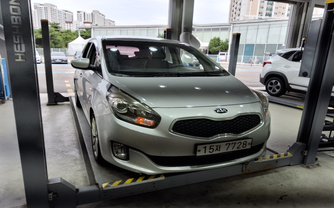 KIA All New Carens 2.0 LPI