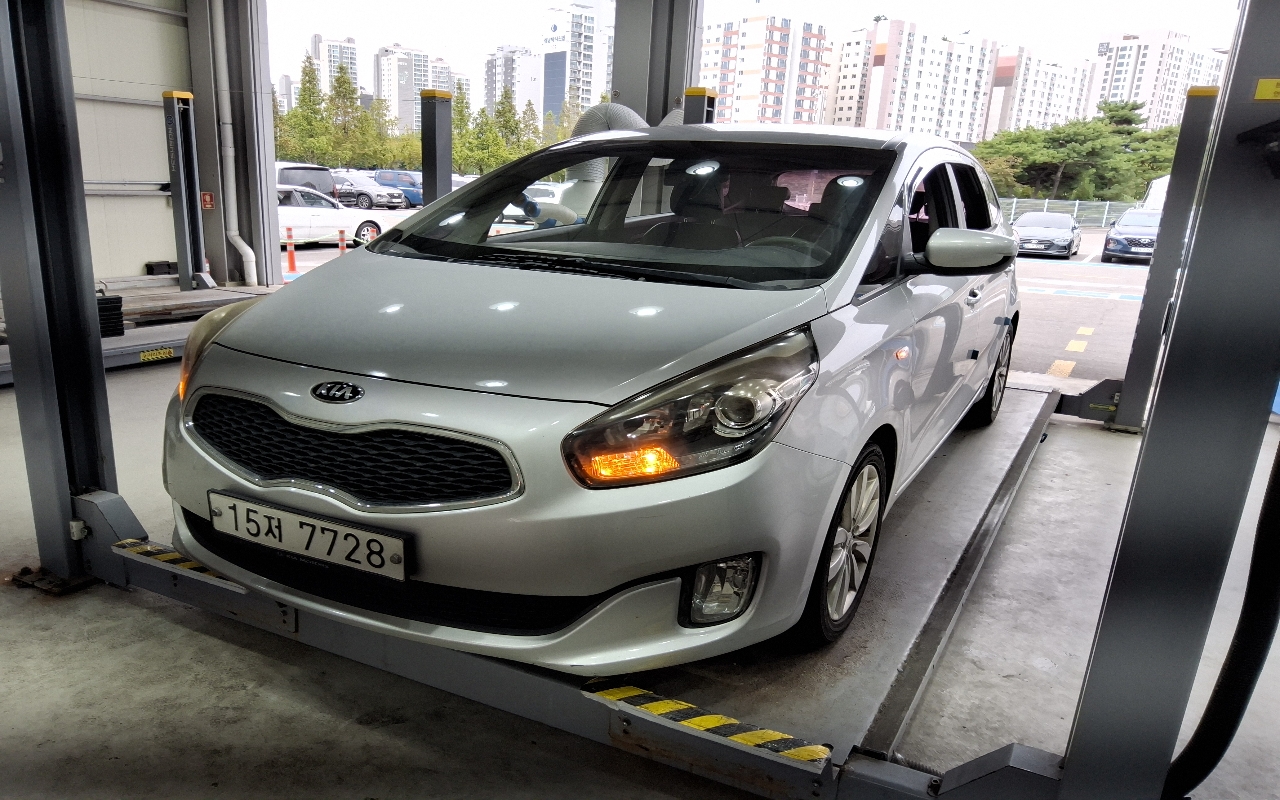 KIA All New Carens 2.0 LPI