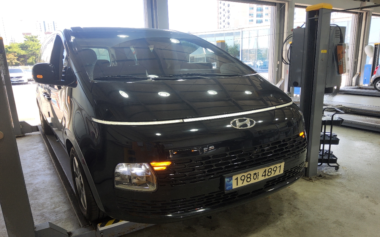 HYUNDAI Staria 2.2 Diesel Tourer 9-Seater 2W